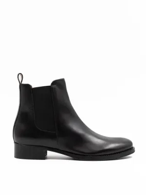 Chelsea boots in black leather