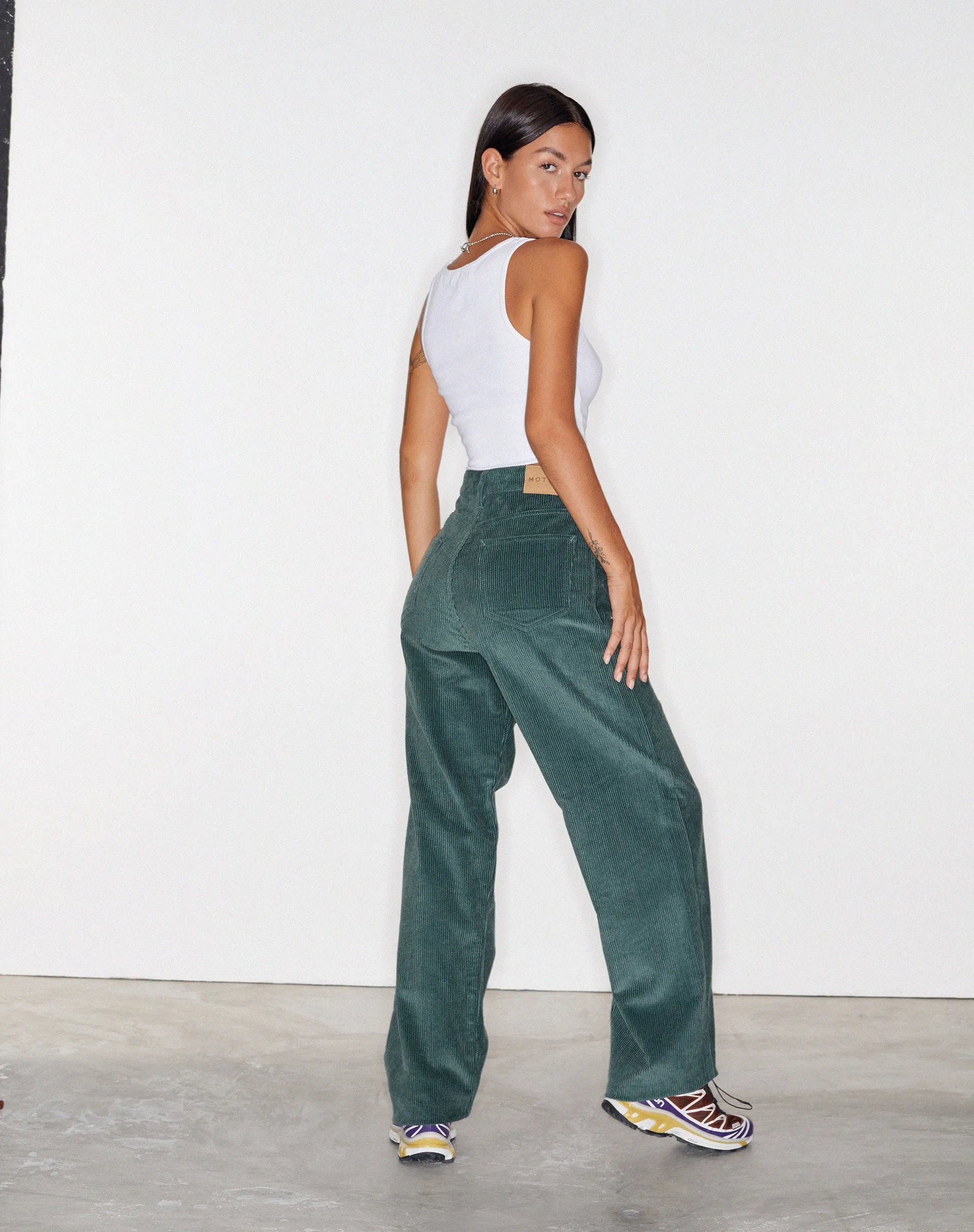 Parallel Trouser in Cord Bottle Green