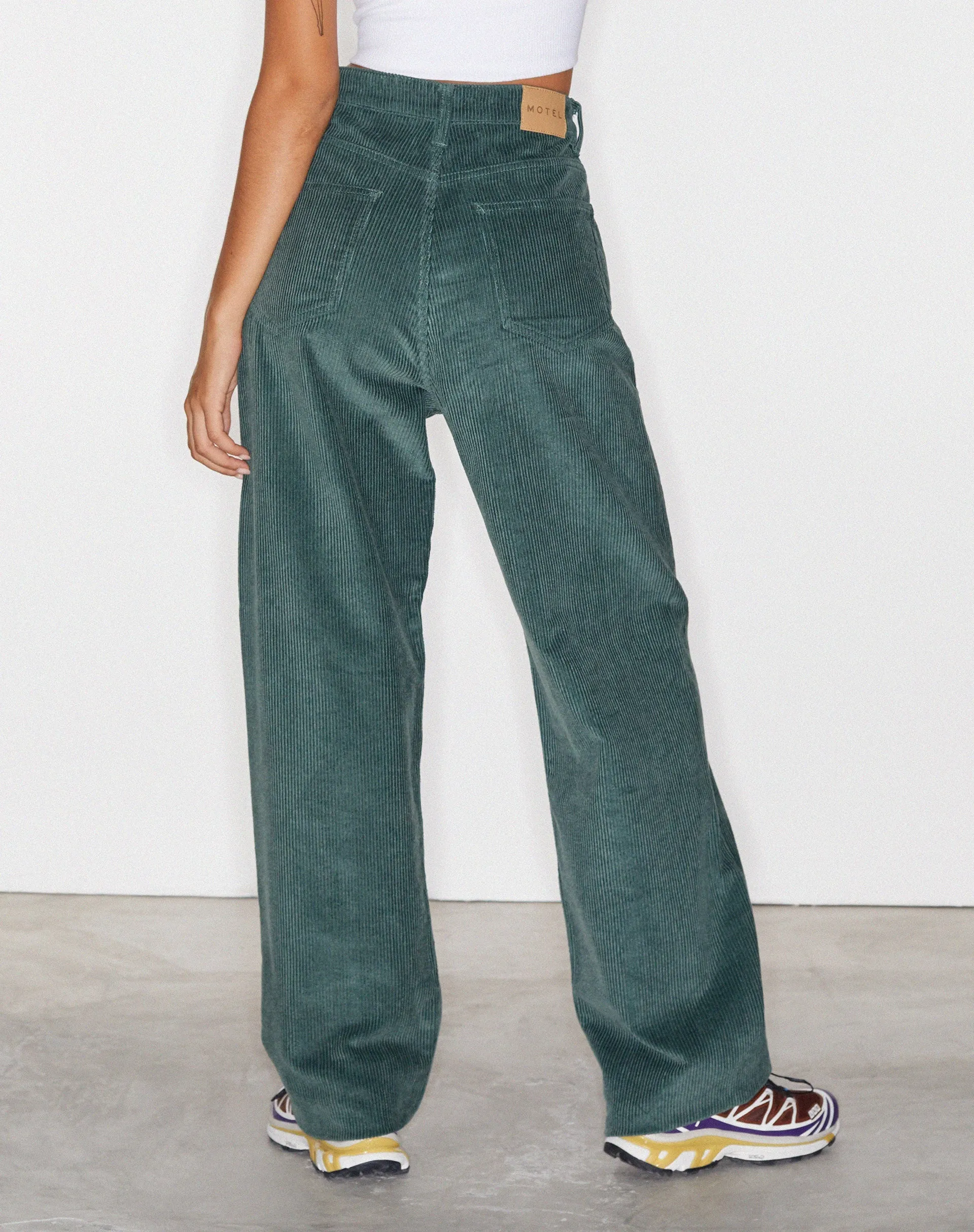 Parallel Trouser in Cord Bottle Green